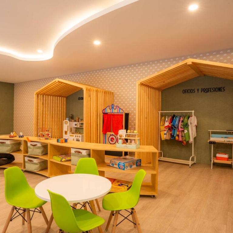 Luxury 2BR with Pool, Gym & Coworking - Appartement - 17