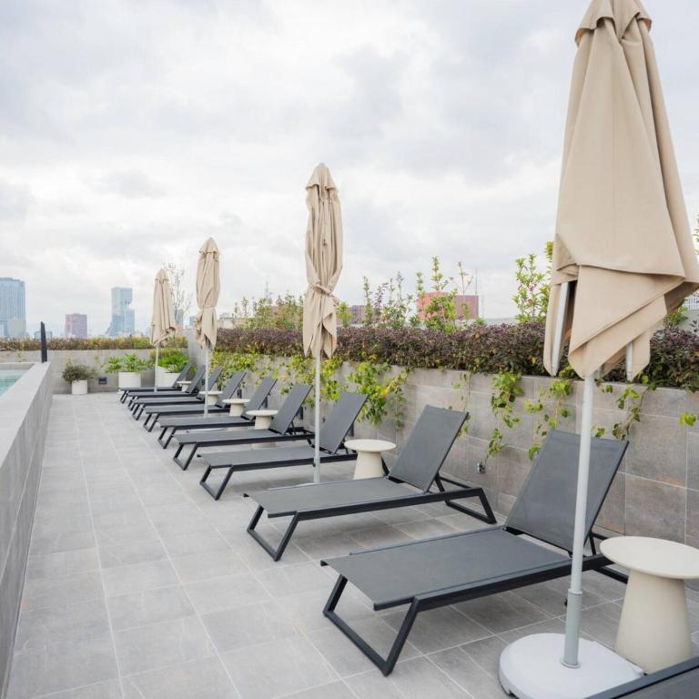 Luxury 2BR with Pool, Gym & Coworking - Appartement - 47
