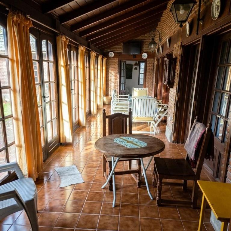 Casa de estilo clásico en City Bell, patio, 10 Pax - Casa de 4 dormitorios - 12