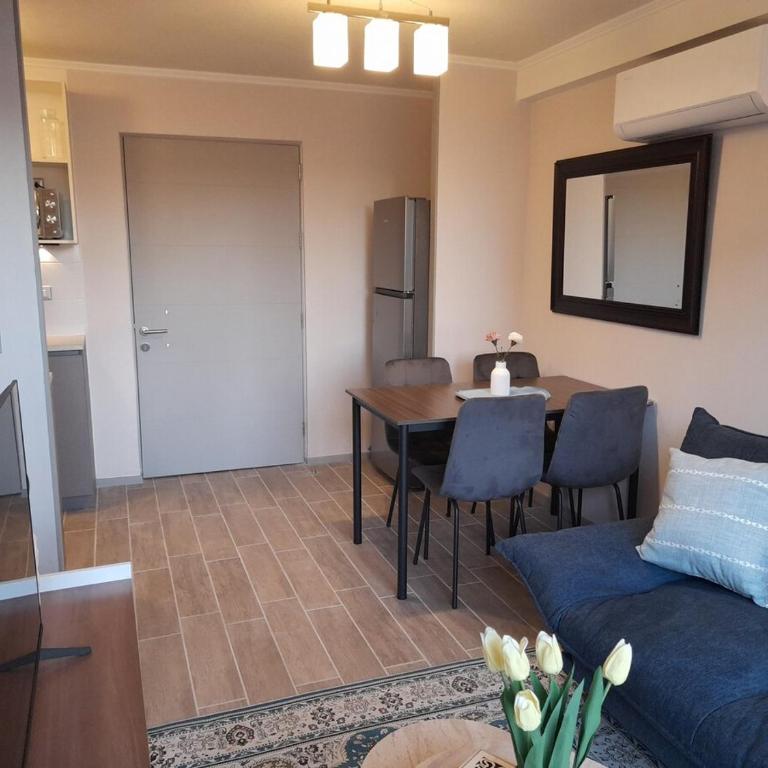 Moderno y de ubicación céntrica, wifi, estacionamiento, ideal para 3 personas, máximo 4 - Three-Bedroom Apartment - 5