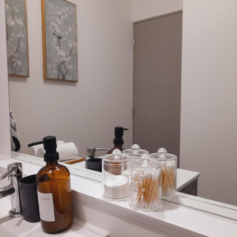 Moderno y de ubicación céntrica, wifi, estacionamiento, ideal para 3 personas, máximo 4 - Three-Bedroom Apartment - 13