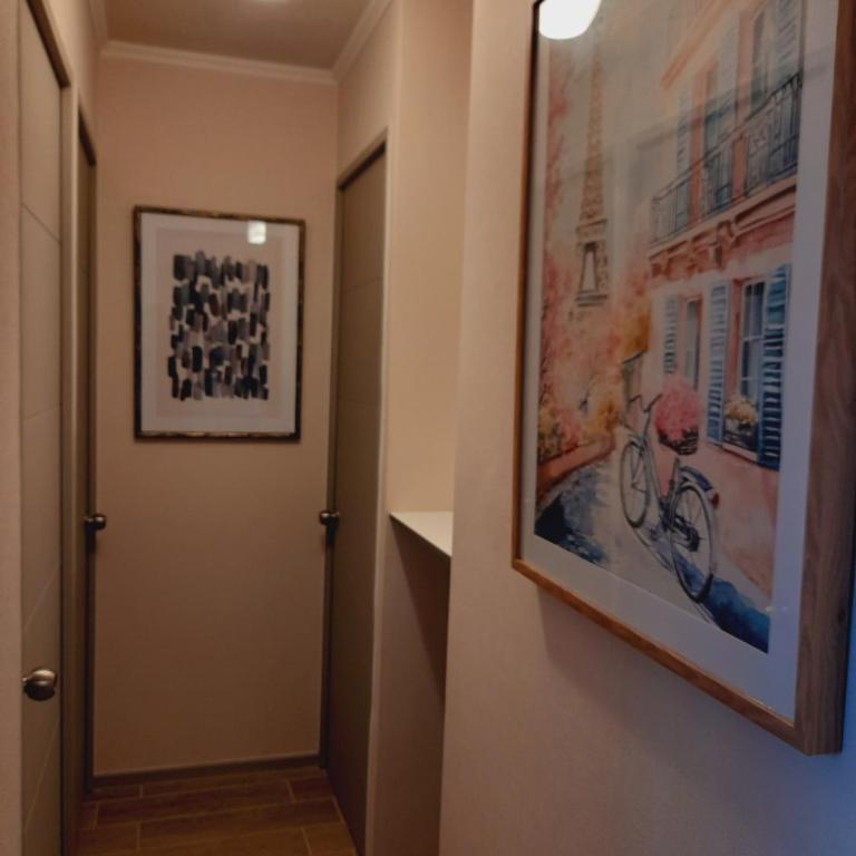 Moderno y de ubicación céntrica, wifi, estacionamiento, ideal para 3 personas, máximo 4 - Three-Bedroom Apartment - 16