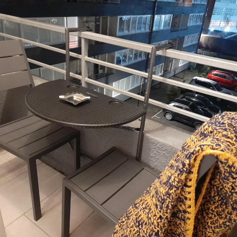 Moderno y de ubicación céntrica, wifi, estacionamiento, ideal para 3 personas, máximo 4 - Three-Bedroom Apartment - 36
