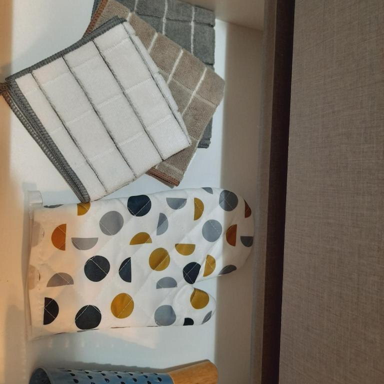 Moderno y de ubicación céntrica, wifi, estacionamiento, ideal para 3 personas, máximo 4 - Three-Bedroom Apartment - 38