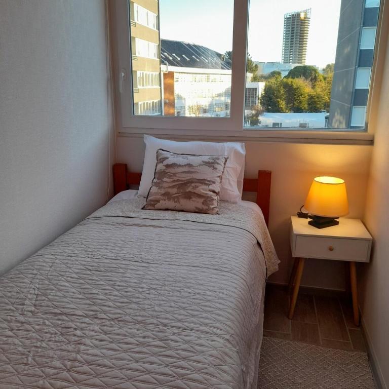 Moderno y de ubicación céntrica, wifi, estacionamiento, ideal para 3 personas, máximo 4 - Three-Bedroom Apartment - 39