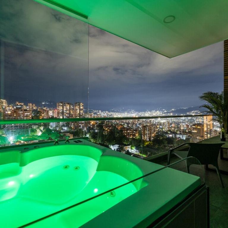 21st Floor Luxury Suite With Private Jacuzzi & Skyline View - Apartamento de 2 dormitorios - 21