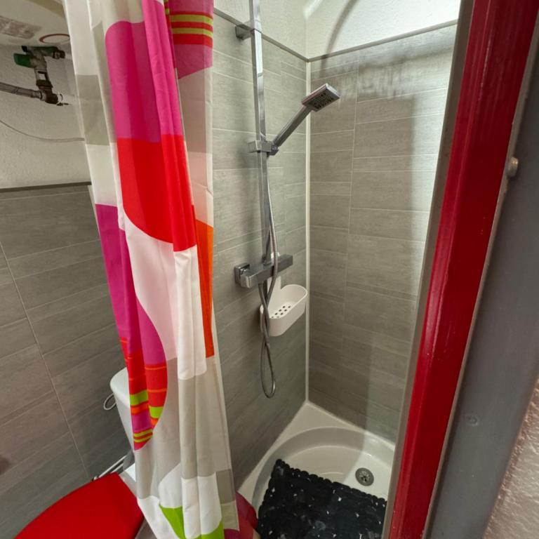 Appart 27m2 avec Clim, terrasse - 6 pers - 2 piscines - One-Bedroom Apartment - 10