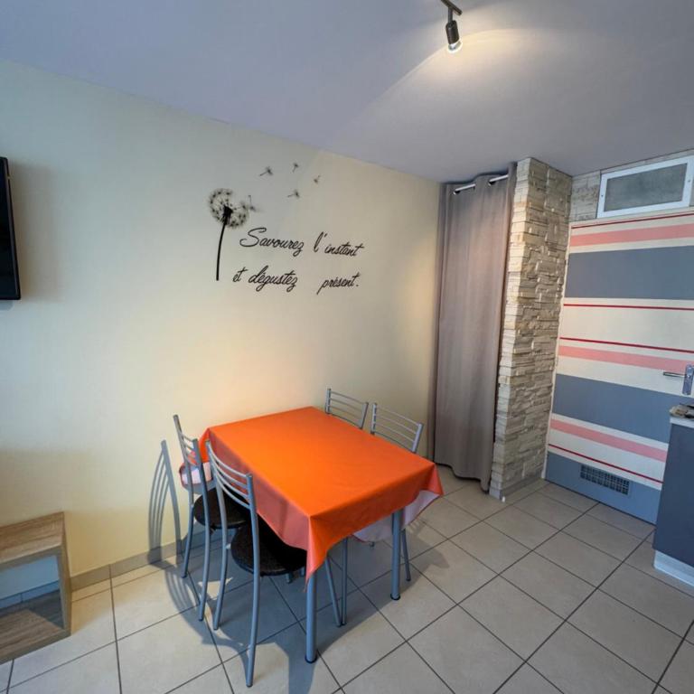 Appart 27m2 avec Clim, terrasse - 6 pers - 2 piscines - One-Bedroom Apartment - 11