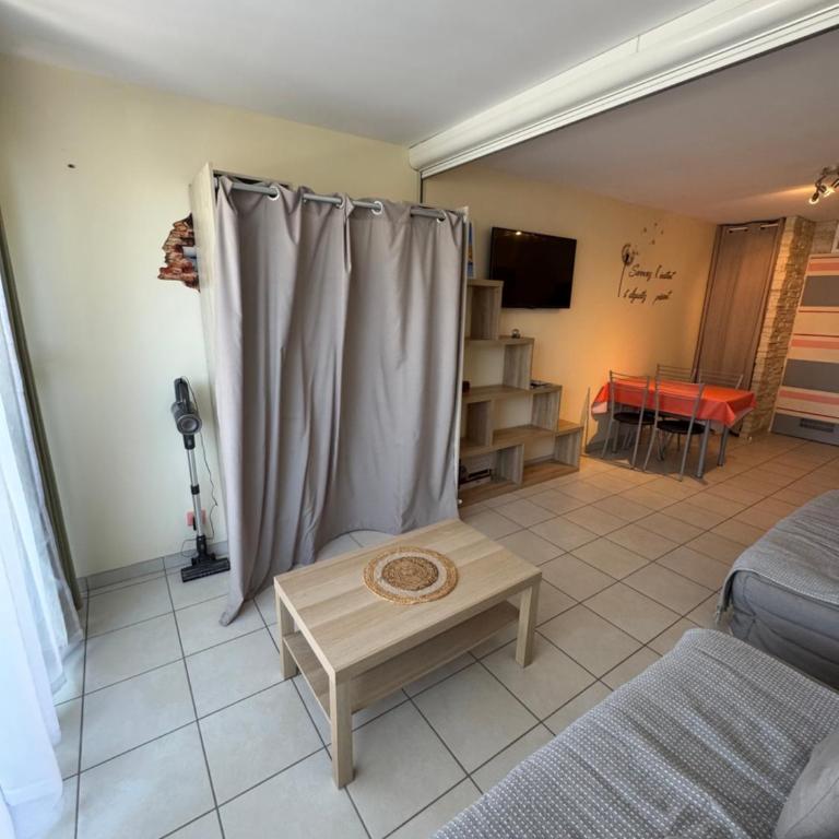 Appart 27m2 avec Clim, terrasse - 6 pers - 2 piscines - One-Bedroom Apartment - 14
