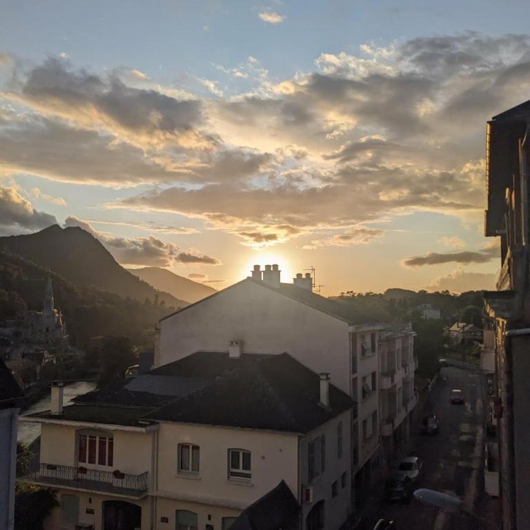 VENUE DU PAPE - Appartement à 3 min des Sanctuaires - Vue Basilique Château & Pyrénées - Tout compris - Appartement 1 Chambre - 1