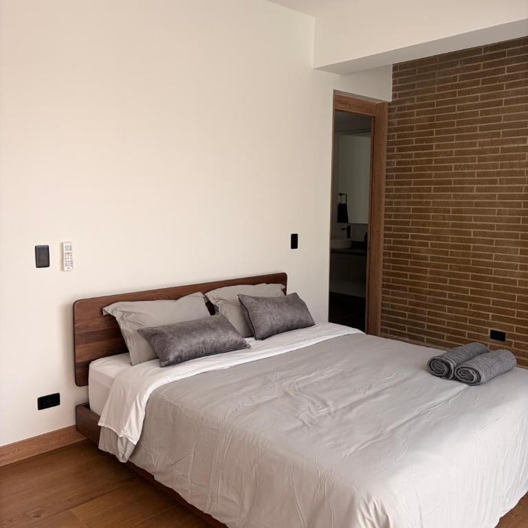 Altitud Medellín View Living - Suite with City View - 7