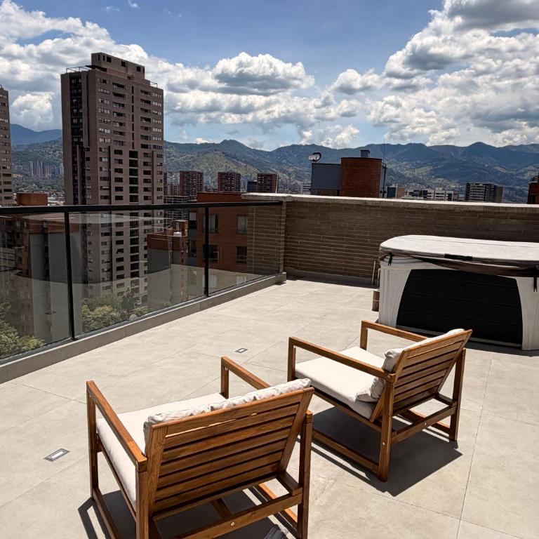 Altitud Medellín View Living - Suite with City View - 15