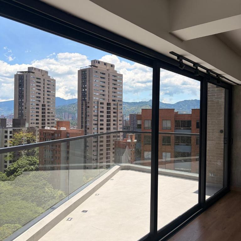 Altitud Medellín View Living - Suite with City View - 14