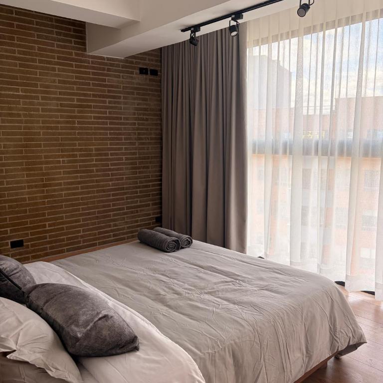 Altitud Medellín View Living - Suite with City View - 13