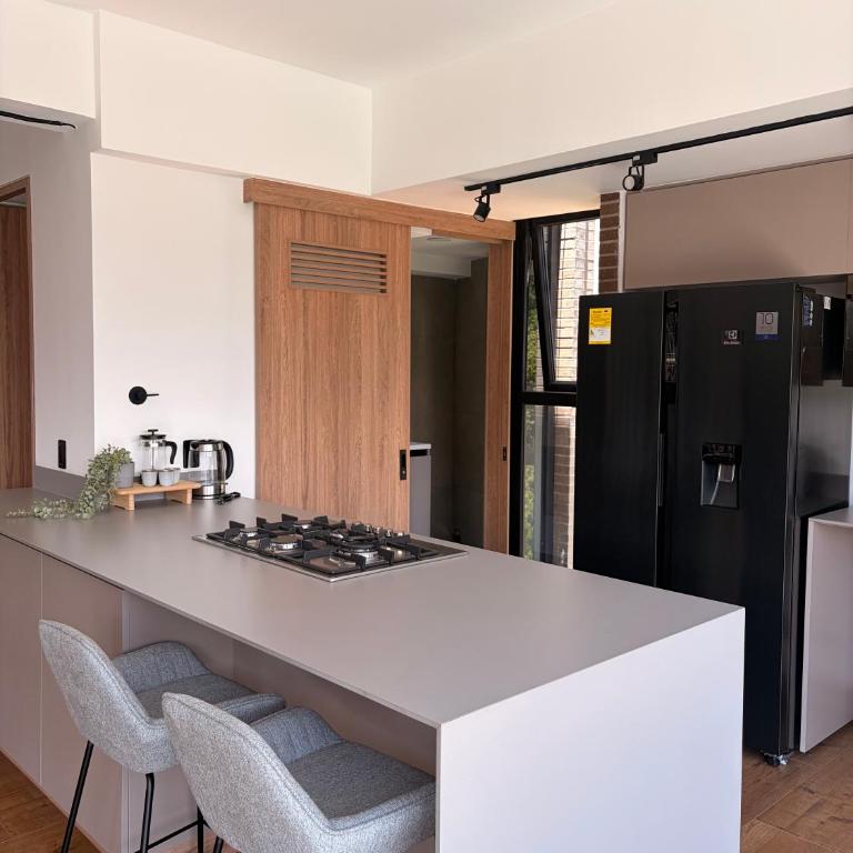 Altitud Medellín View Living - Suite with City View - 19