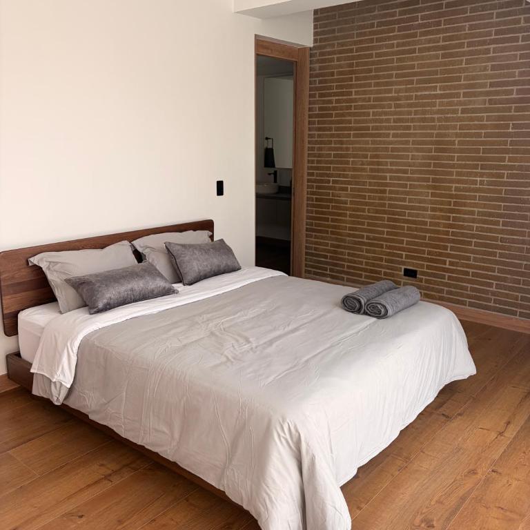 Altitud Medellín View Living - Suite with City View - 23
