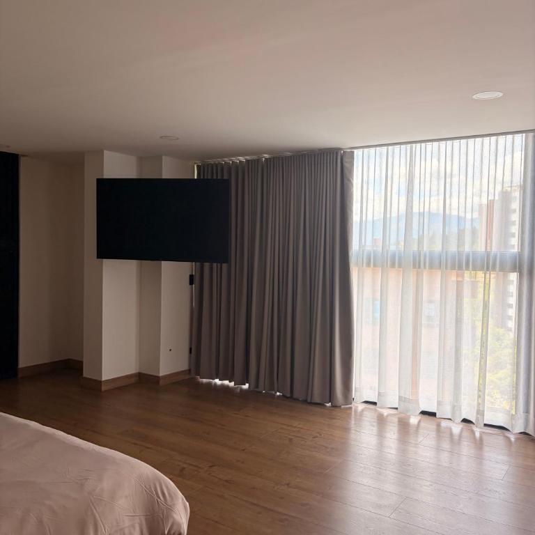 Altitud Medellín View Living - Suite with City View - 21