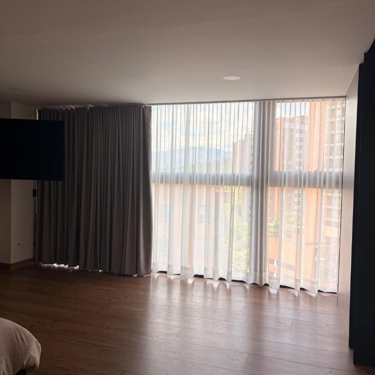 Altitud Medellín View Living - Suite with City View - 26