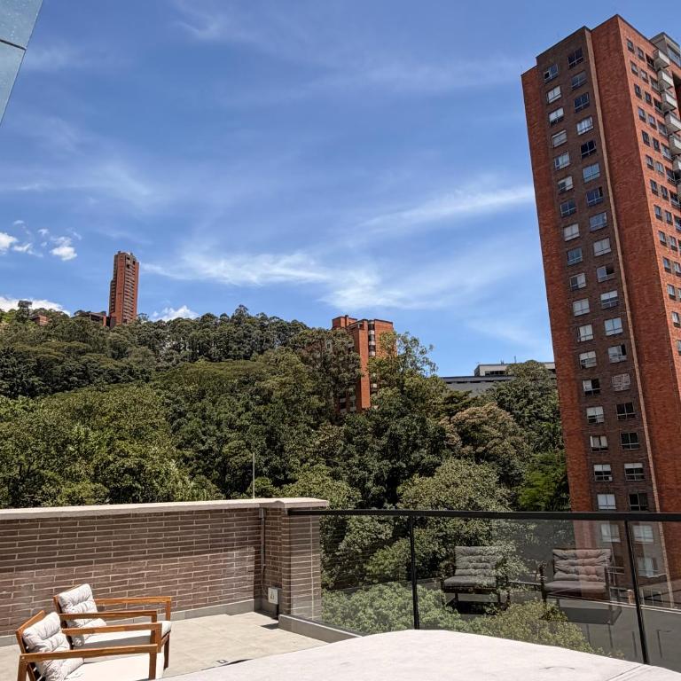 Altitud Medellín View Living - Suite with City View - 38