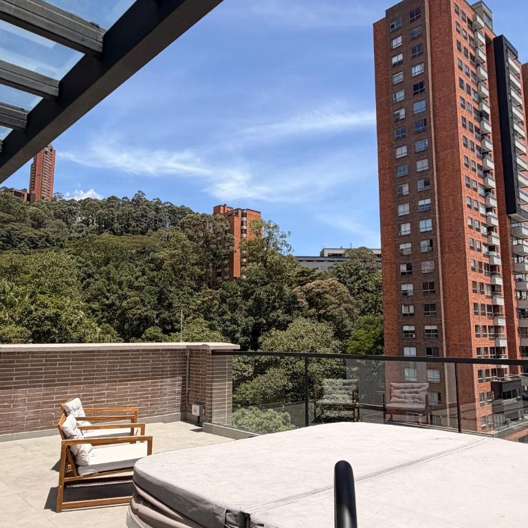 Altitud Medellín View Living - Suite with City View - 44