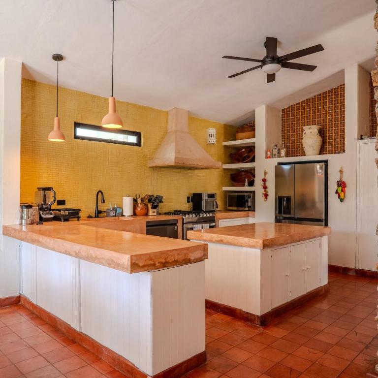 4 Bedroom home in an amazing location in downtown Cabo San Lucas - Haus mit 4 Schlafzimmern - 75
