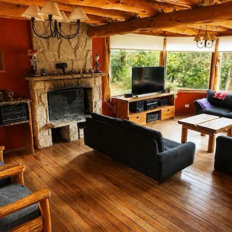 Casa Patagónica con Pileta - Jardín, Bosque y Montañas - Chalet de 3 dormitorios - 1