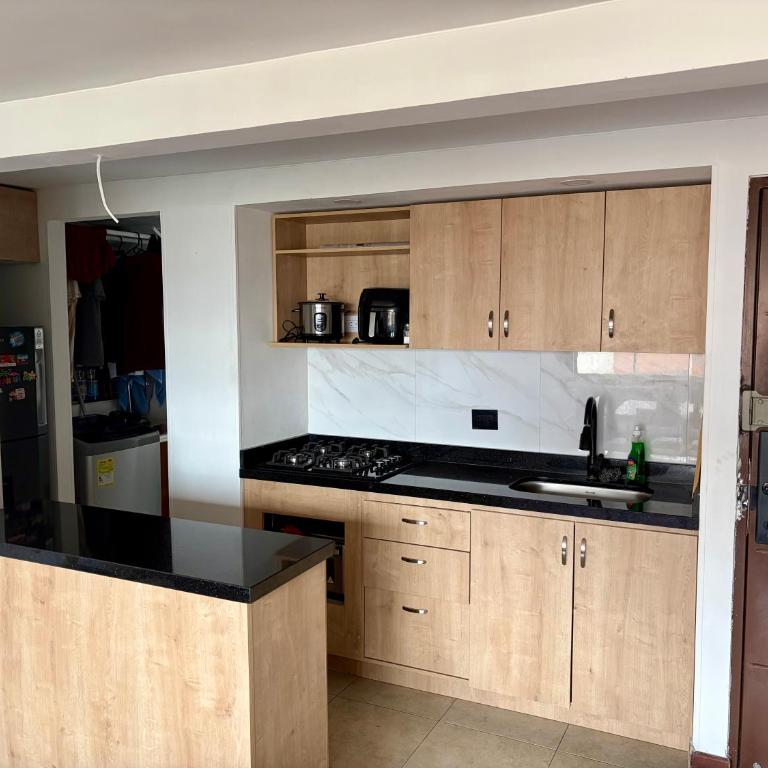 Green Room Cerca Aeropuerto y Medplus Baño privado - Standard Double Room with Shared Bathroom - 9