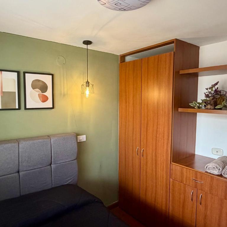 Green Room Cerca Aeropuerto y Medplus Baño privado - Standard Double Room with Shared Bathroom - 2