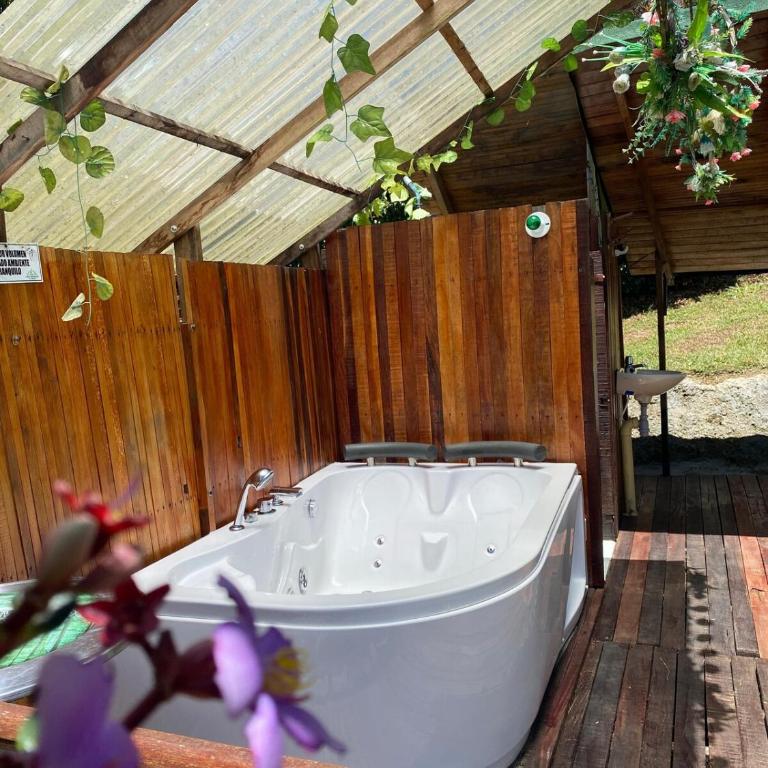 Cabaña chalet con jacuzzi privado, cerca de Medellín - Habitación Doble con bañera de hidromasaje - 9