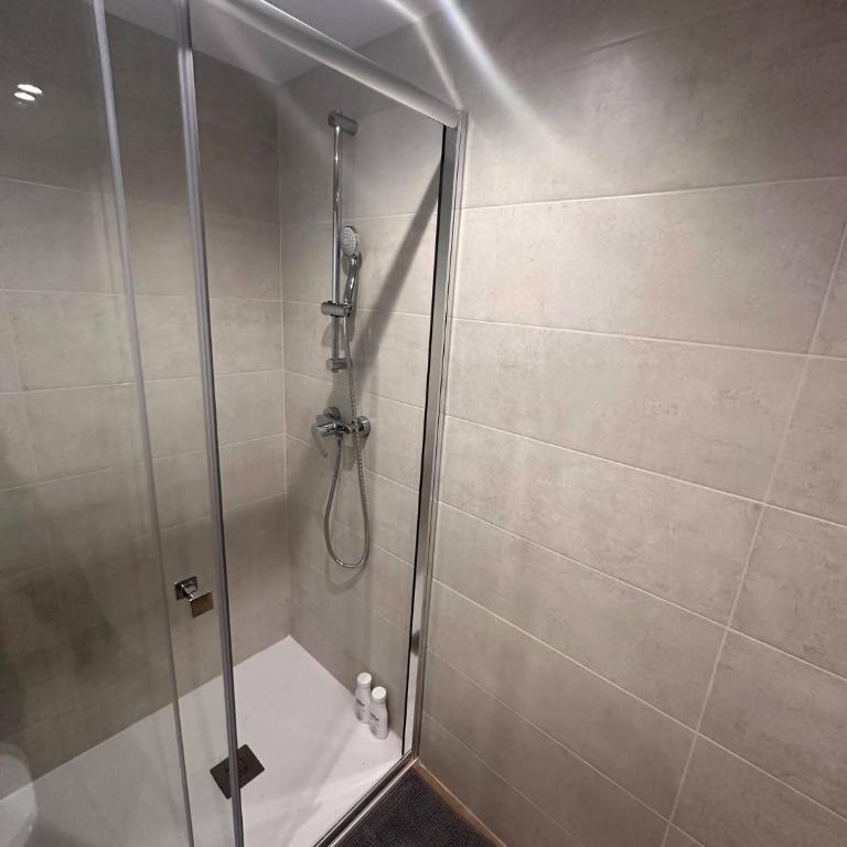 Esence 5 habitaciones 2 baños garaje A/C wifi - Appartamento con 1 Camera da Letto - 5