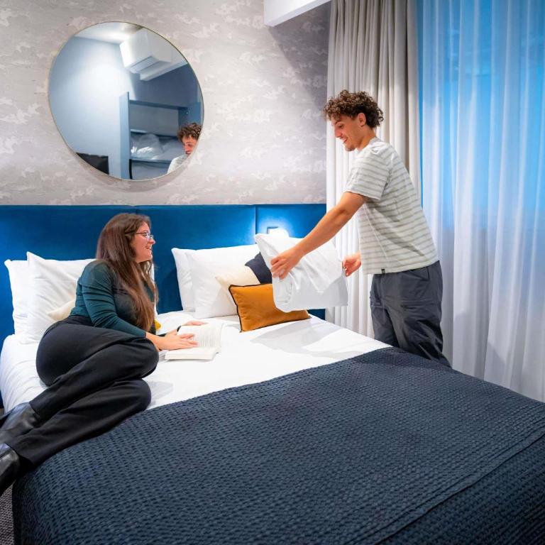 Mercure Paris Tour Eiffel Pont Mirabeau - Superior Apartment with One Double Bed and Sofa - 1