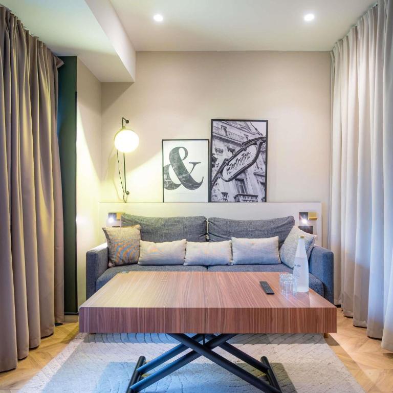 Mercure Paris Tour Eiffel Pont Mirabeau - Superior Apartment with One Double Bed and Sofa - 4