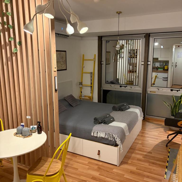 Estudio 905, seguridad 24hs, a 200 mts de Calle Florida y Galerías Pacífico - Apartamento de 1 dormitorio - 38
