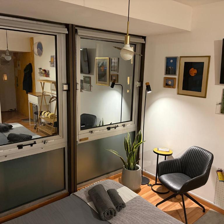 Estudio 905, seguridad 24hs, a 200 mts de Calle Florida y Galerías Pacífico - Apartamento de 1 dormitorio - 4