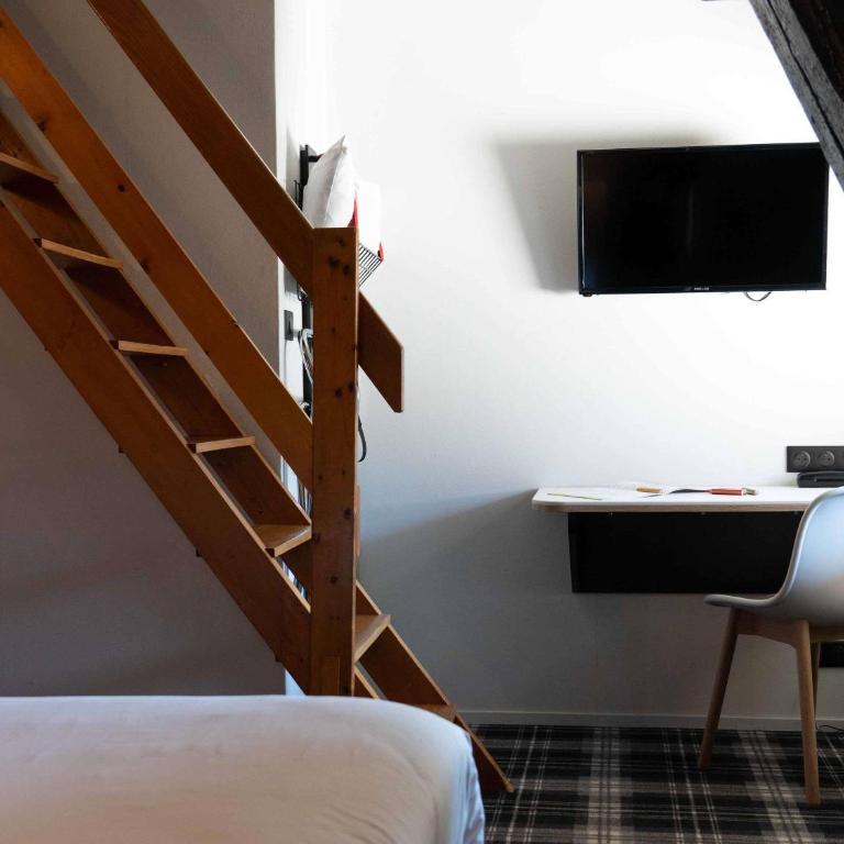 Ibis Styles Colmar Centre - Superior Room with One Double Bed and Two Single Beds - Duplex - 4