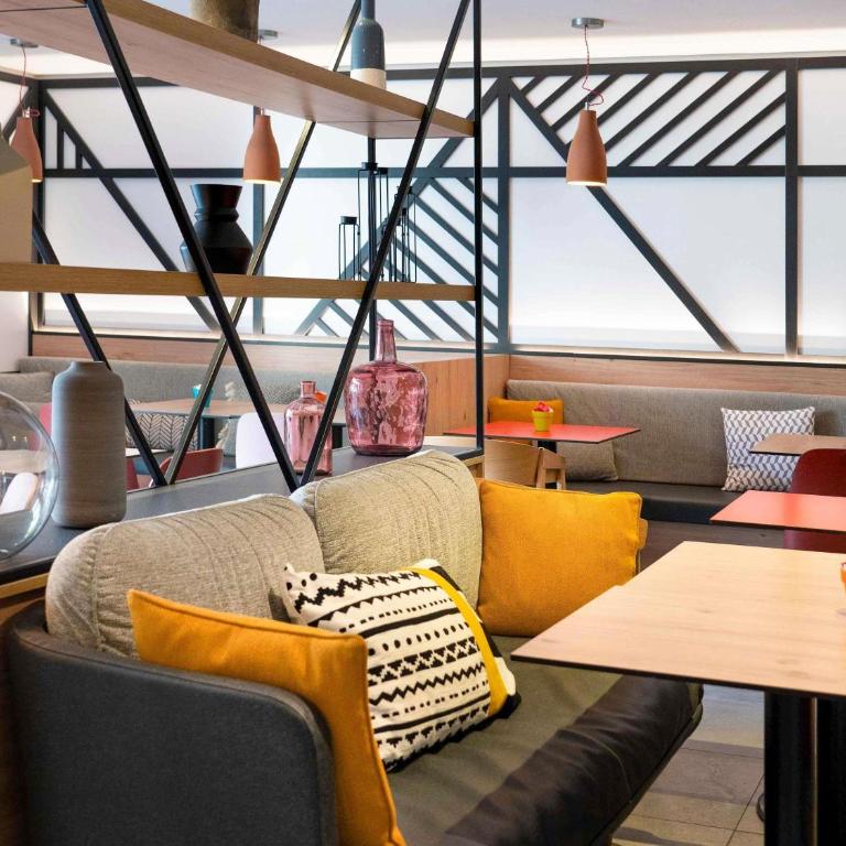 Ibis Styles Colmar Centre - Chambre Double Supérieure avec Canapé - 6