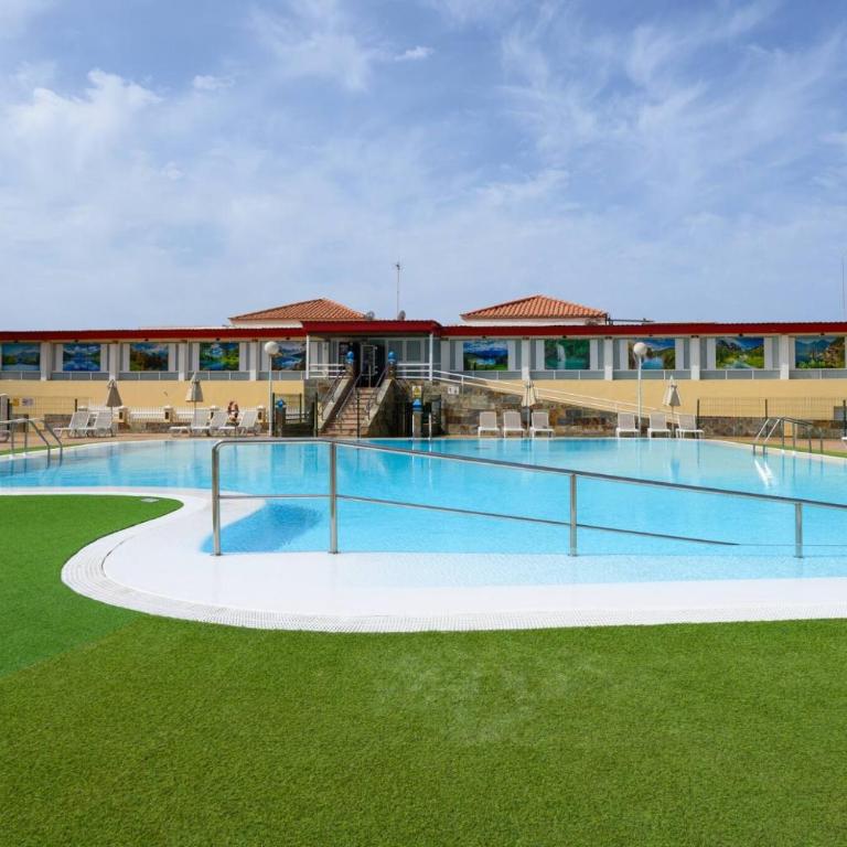 Bungalow with Terrace BBQ Private Parking Pool - Apartamento - 2