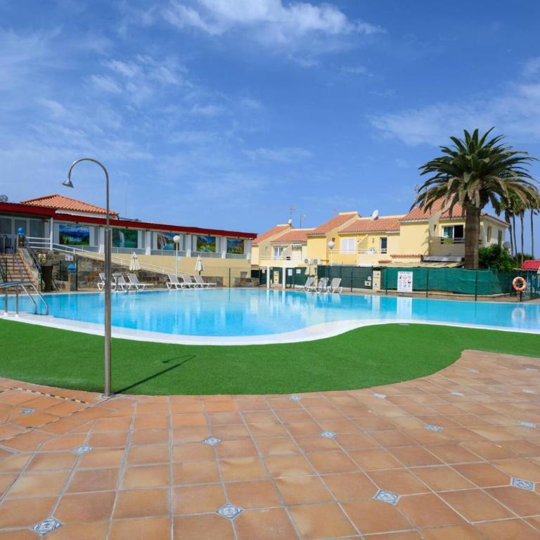 Bungalow with Terrace BBQ Private Parking Pool - Apartamento - 4
