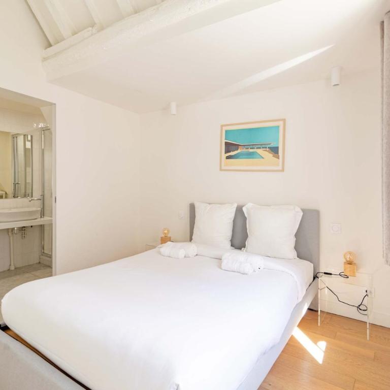 Parisian Charm Apt Steps from Notre-Dame - Appartement 2 Chambres - 2