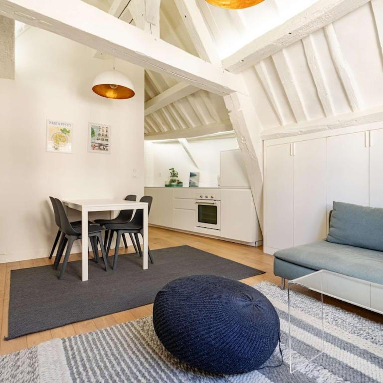 Parisian Charm Apt Steps from Notre-Dame - Appartement 2 Chambres - 3
