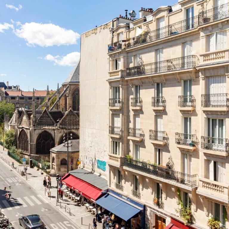 Parisian Charm Apt Steps from Notre-Dame - Appartement 2 Chambres - 10