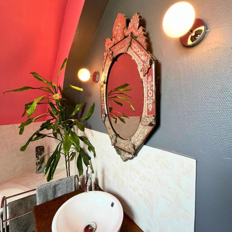 Chambre Rose - Maison La Petite Vigne Chambres d'hôtes - Chambre Double avec Salle de Bains Privative - 14