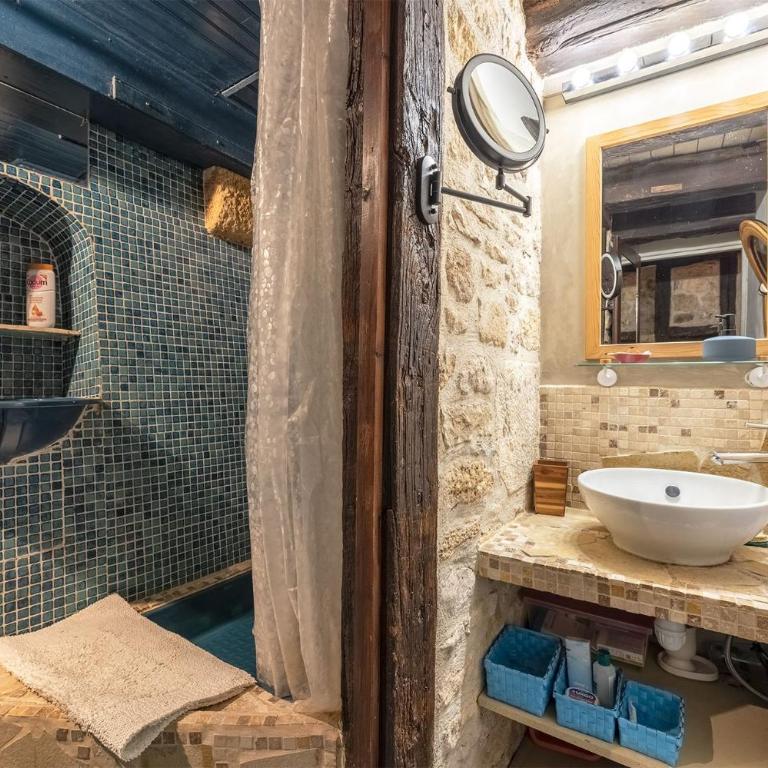Le Petit Château - centre de Sarlat - Maison 3 Chambres - 24