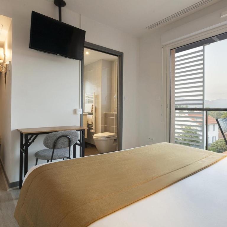 Sure Hotel by Best Western Saint-Raphael Le Dramont - Superior Queen Room with Balcony - Higher Floor/Non-Smoking - 6