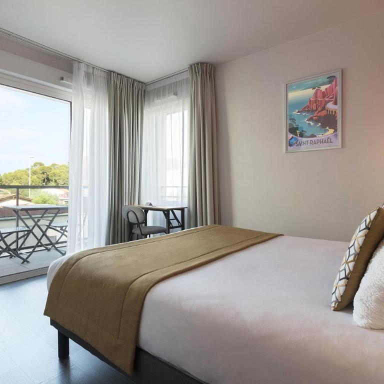 Sure Hotel by Best Western Saint-Raphael Le Dramont - Chambre Lit Queen-Size Standard avec Balcon - Non-Fumeurs - 7