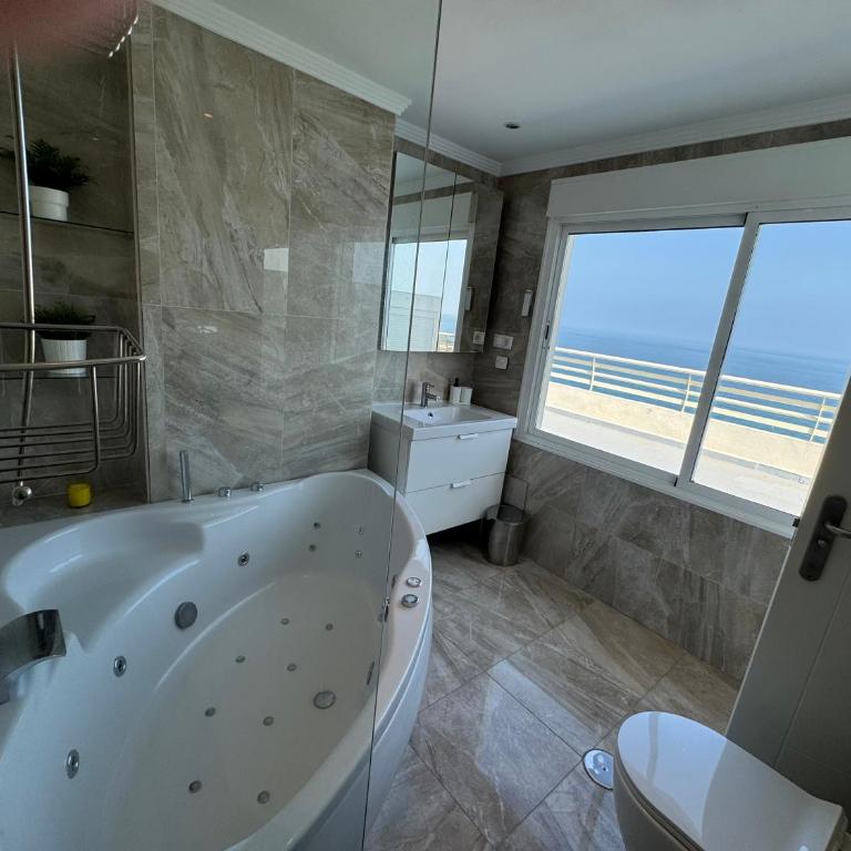 Impresionante ático en primera linea de playa - Three-Bedroom Apartment - 21