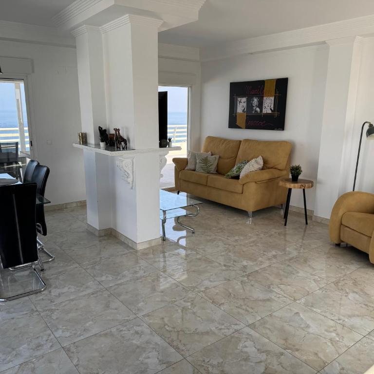 Impresionante ático en primera linea de playa - Three-Bedroom Apartment - 30