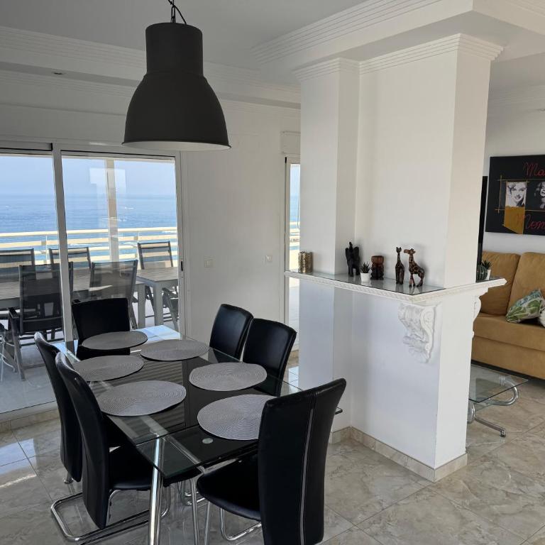 Impresionante ático en primera linea de playa - Three-Bedroom Apartment - 22