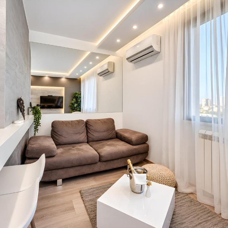 Luxury Boutique City Center Apartments - Standard Apartment - 3