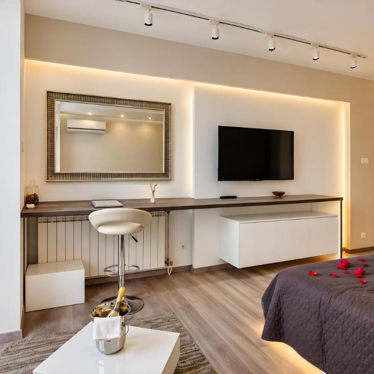 Luxury Boutique City Center Apartments - Standard Apartment - 2